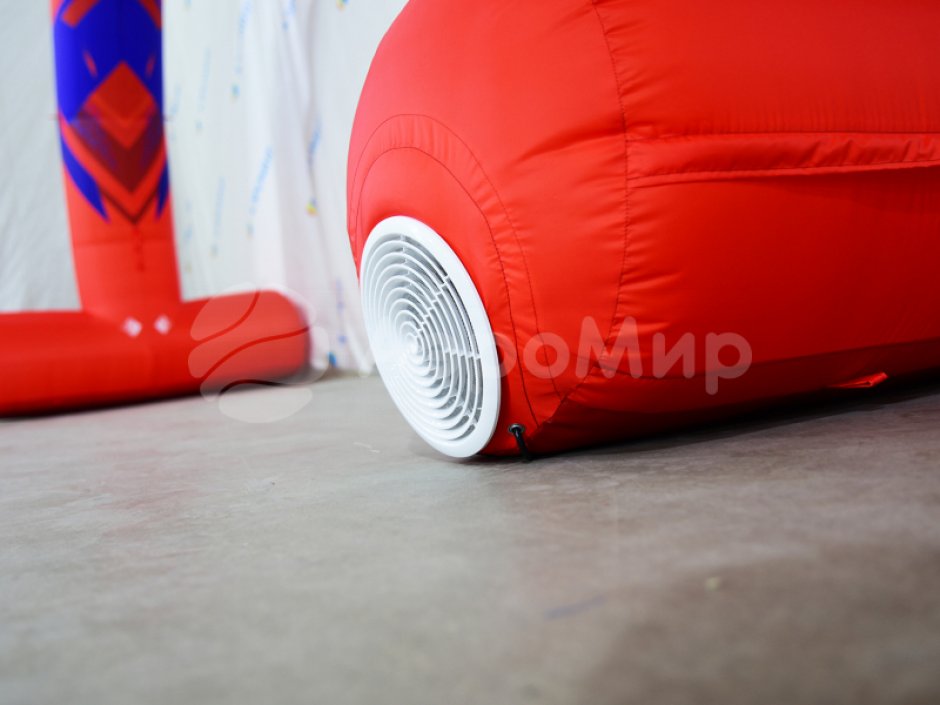 Круглая надувная арка на опорах с финишной лентой