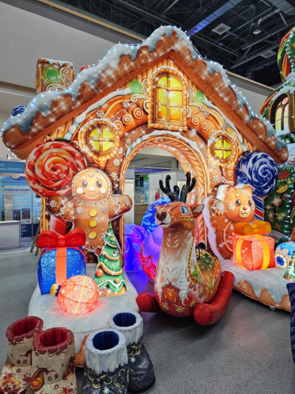 Пряничный домик — надувная новогодняя арка-фотозона