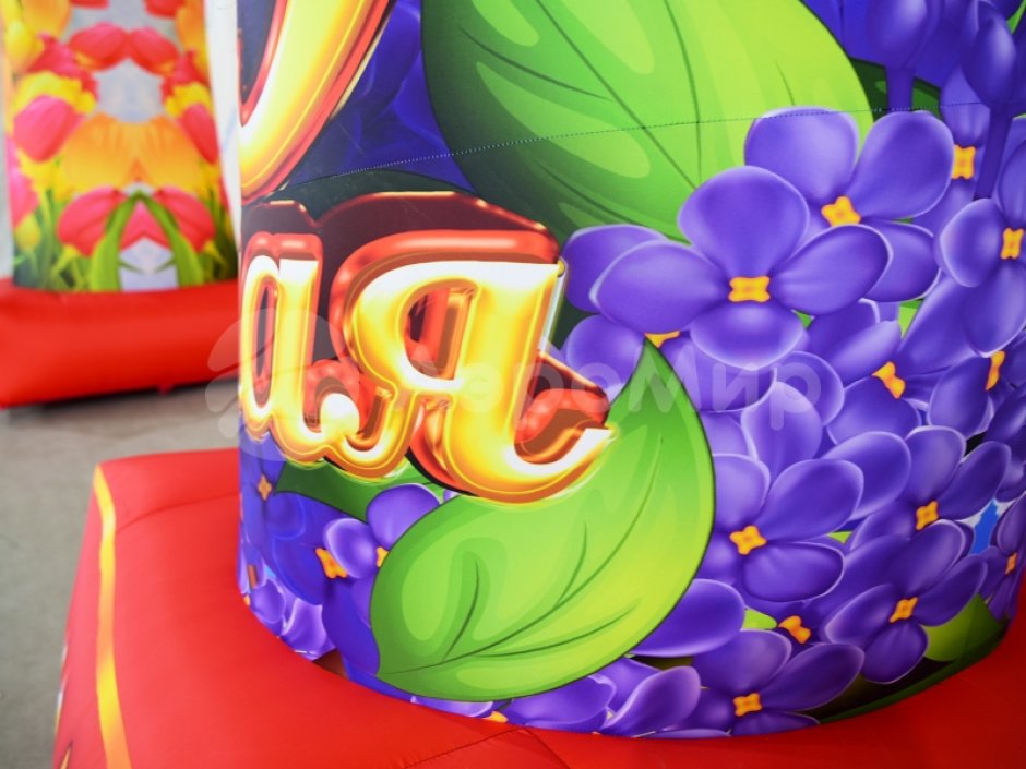 Арка Победы с голубями