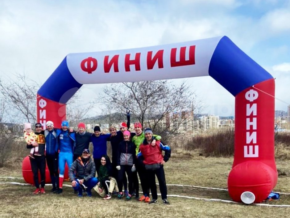 Надувная арка с опорами — трапеция