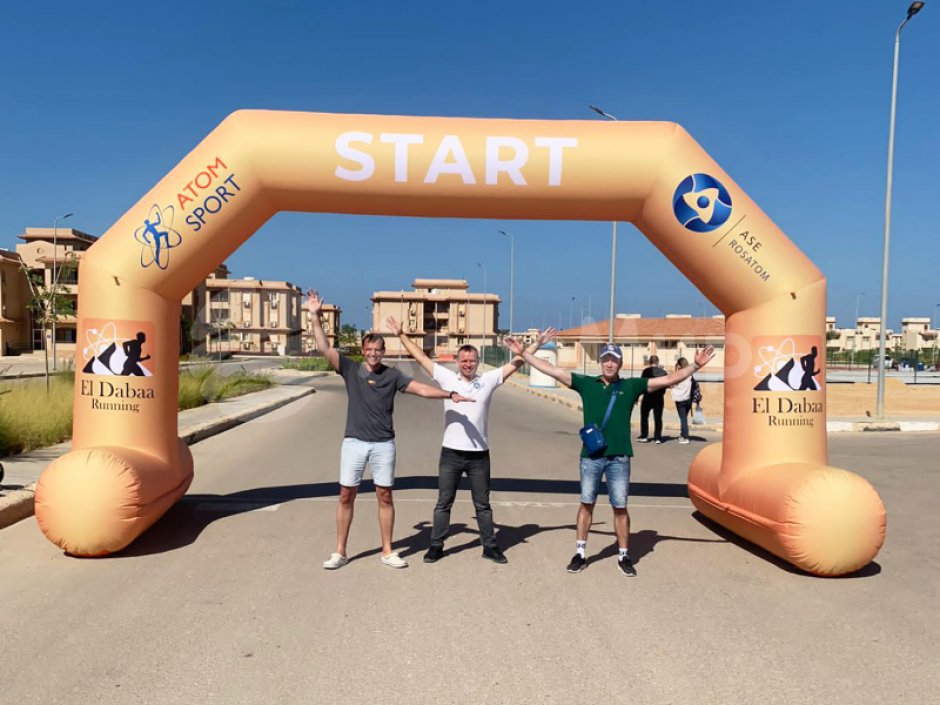 Полноцветная арка трапеция с опорами — премиум исполнение