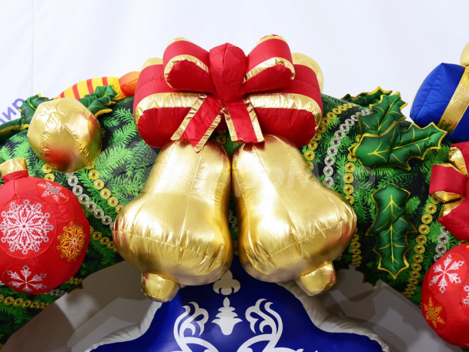 Комплект новогодних надувных фигур Арки и Трона