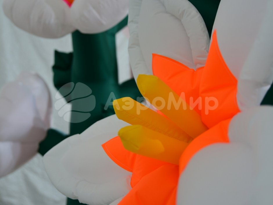 Надувной цветок для рекламы или декора