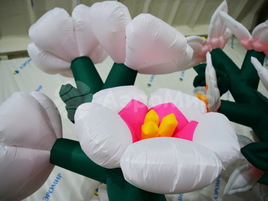 Надувной цветок для рекламы или декора