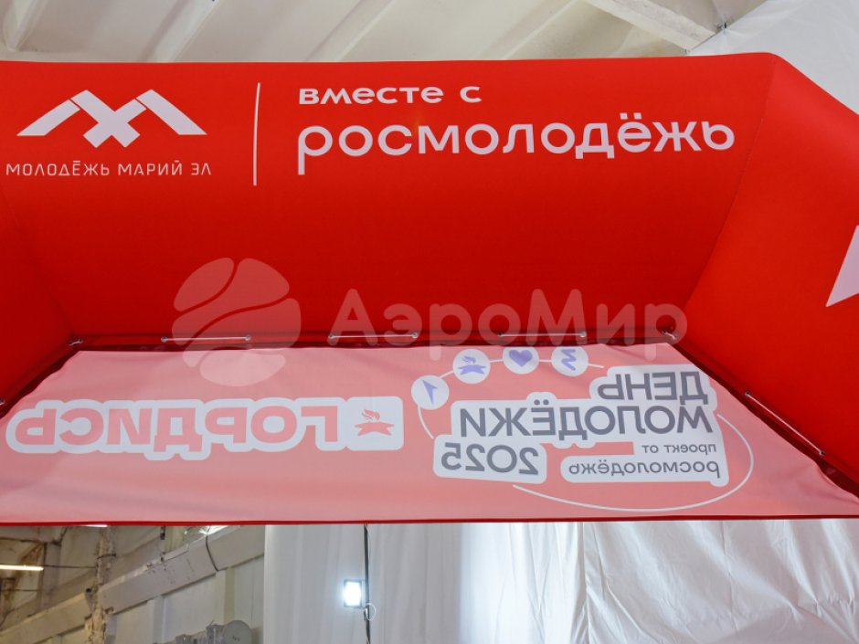 Полноцветная арка трапеция с опорами — премиум исполнение