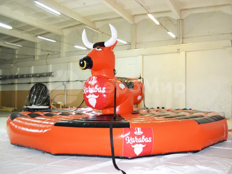 Родео на быке — популярная вариация аттракциона Бешеный бык