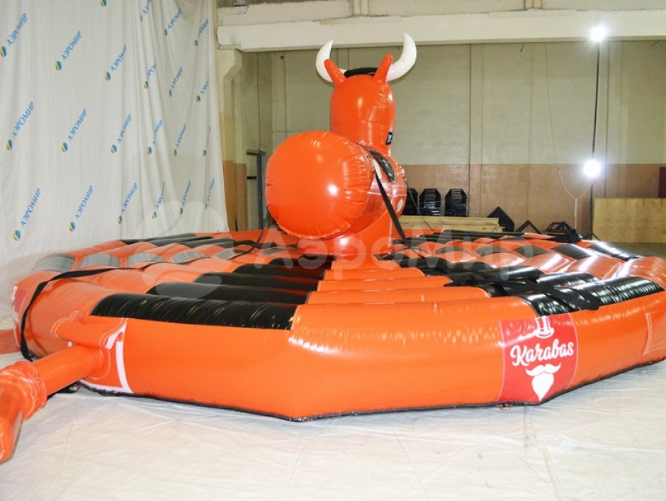 Родео на быке — популярная вариация аттракциона Бешеный бык