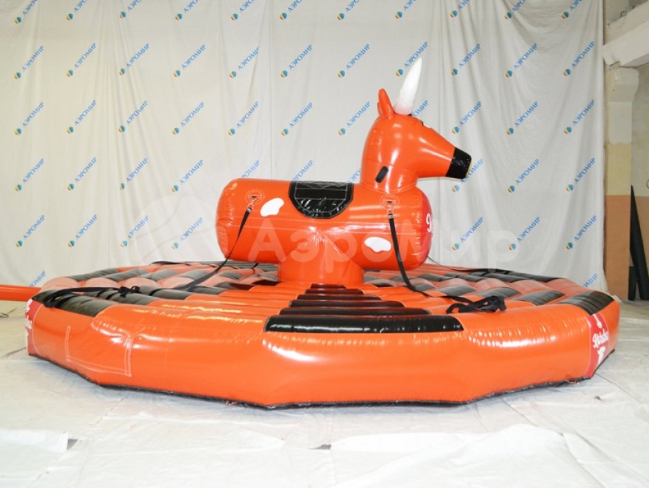 Родео на быке — популярная вариация аттракциона Бешеный бык