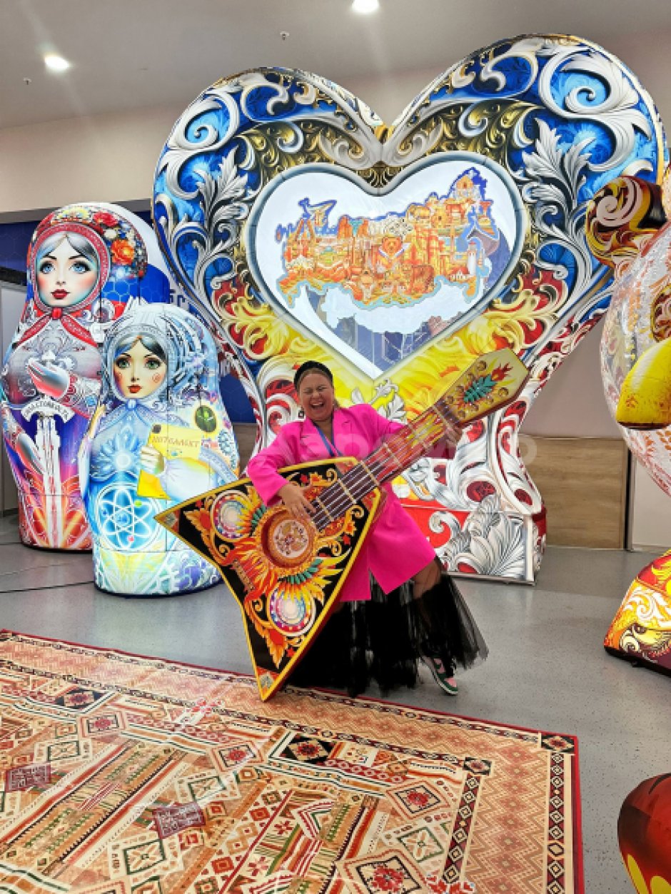 Балалайка – мягкая фигура для фотозоны и развлечений