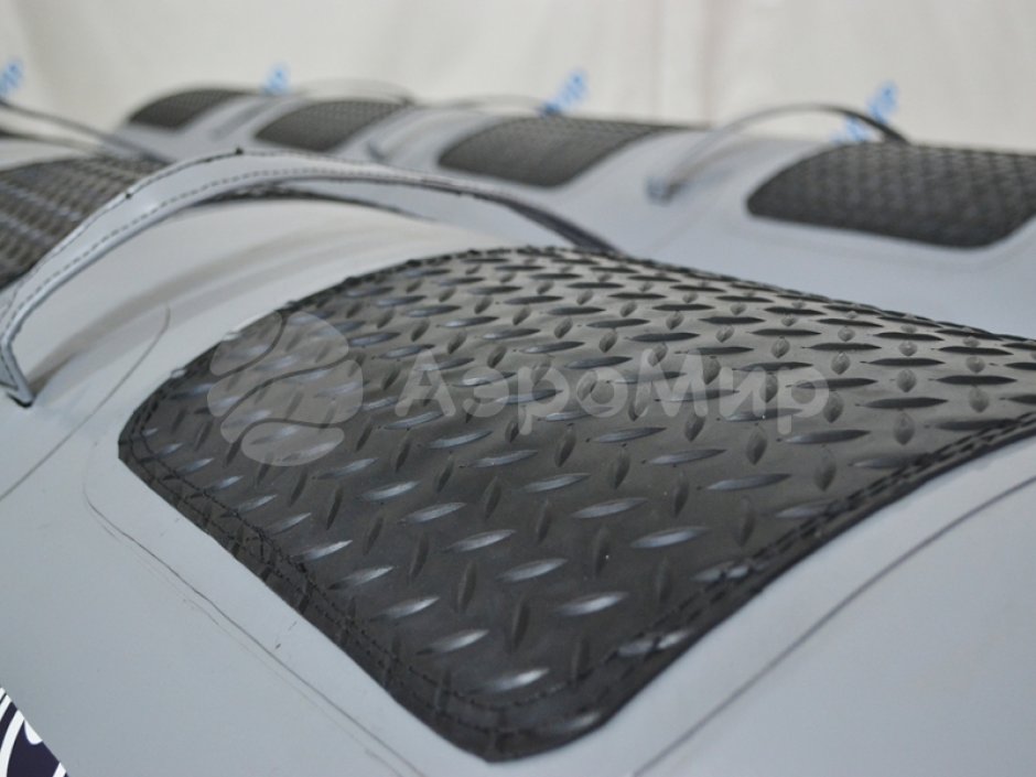 Банан надувной зимний двойной — буксируемый аттракцион