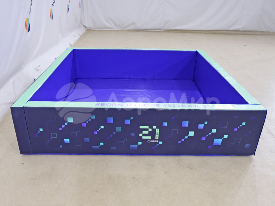 Сухой бассейн квадратной формы с полноцветной печатью на всех стенках