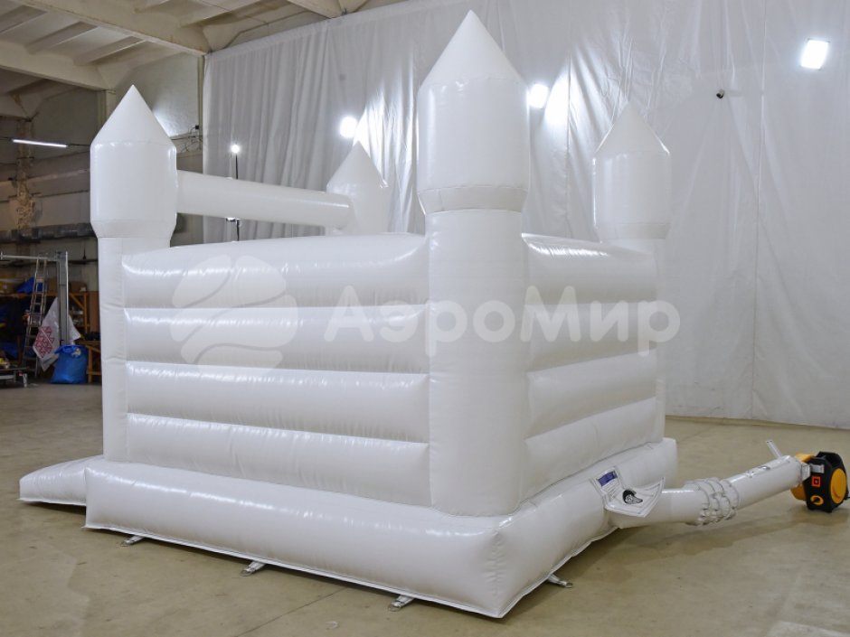 Надувной белый батут — для свадебного торжества, выставки, шоу, проката или аренды