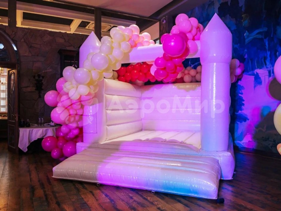 Надувной белый батут — для свадебного торжества, выставки, шоу, проката или аренды