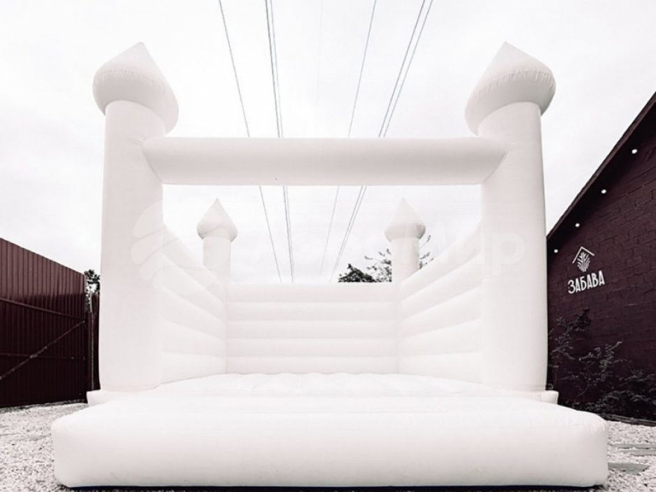 Надувной белый батут — для свадебного торжества, выставки, шоу, проката или аренды
