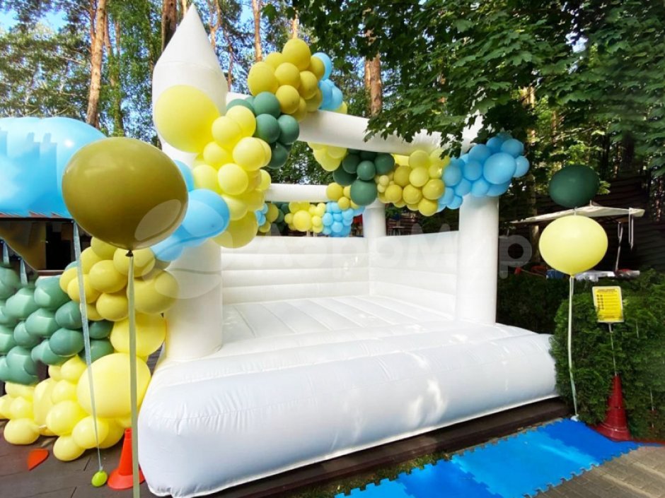 Надувной белый батут — для свадебного торжества, выставки, шоу, проката или аренды