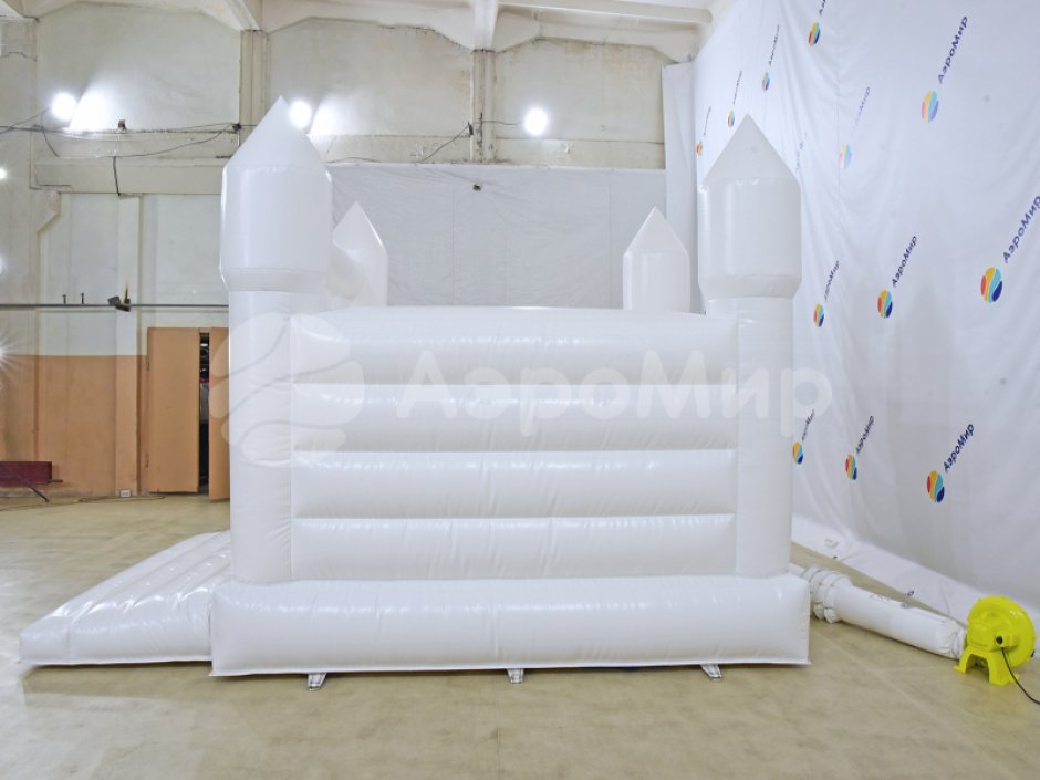 Надувной белый батут — для свадебного торжества, выставки, шоу, проката или аренды
