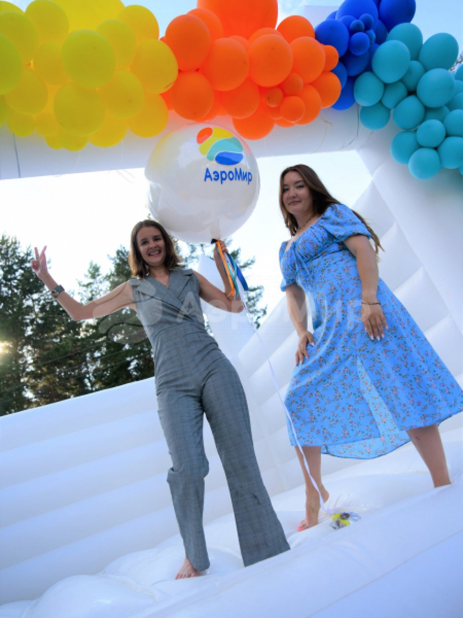 Надувной белый батут — для свадебного торжества, выставки, шоу, проката или аренды