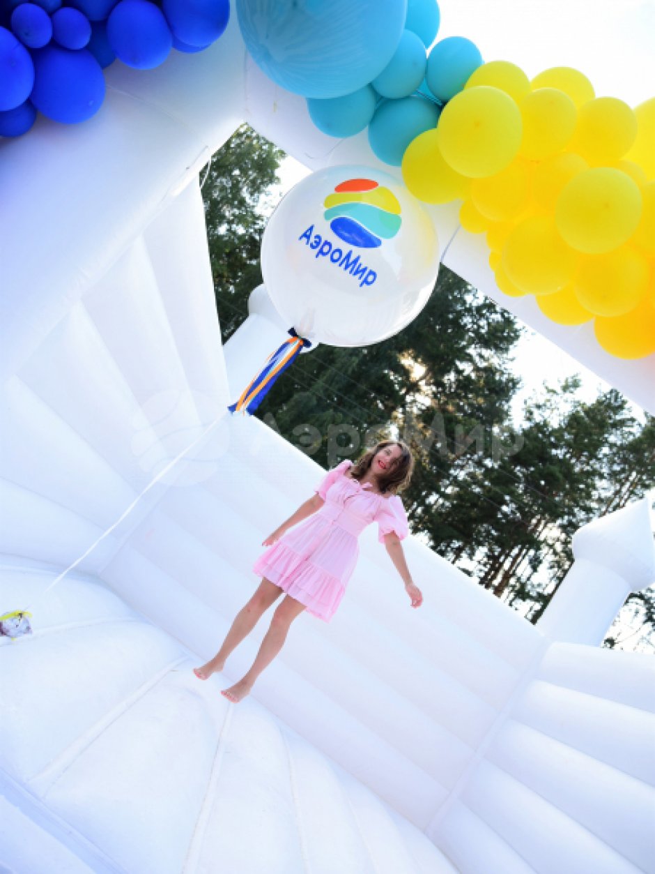 Надувной белый батут — для свадебного торжества, выставки, шоу, проката или аренды