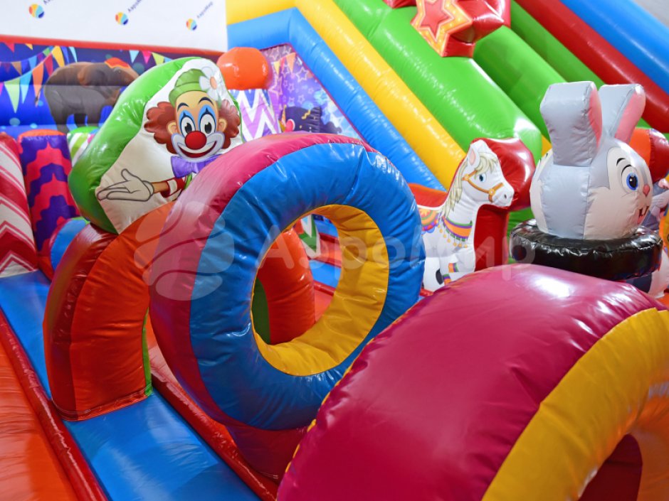 Надувной батут Цирк с горками и батутной ареной на 56 м²