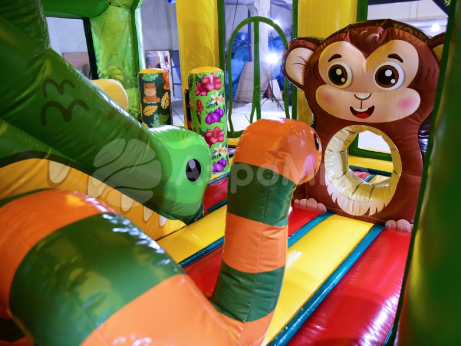 Надувной батут Джунгли — с крышей на 75 м²