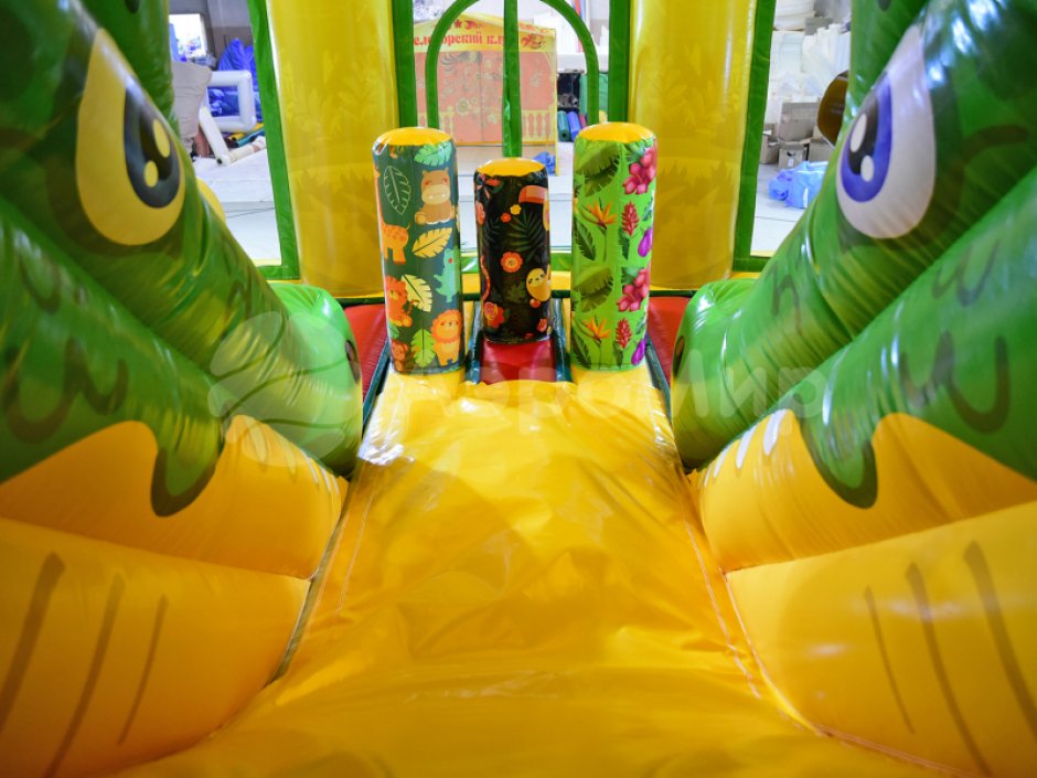 Надувной батут Джунгли — с крышей на 75 м²