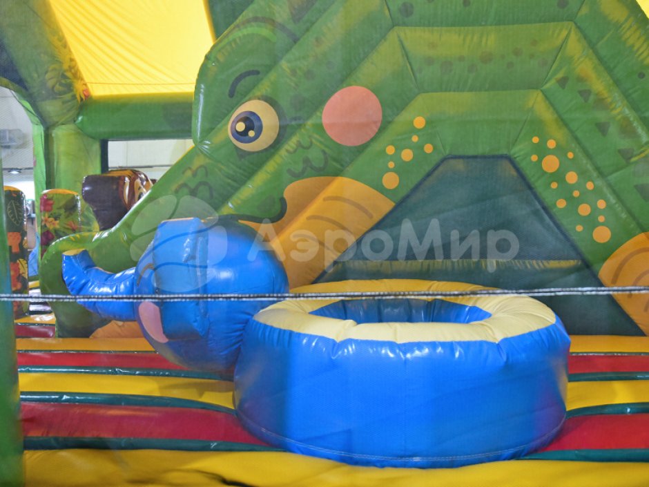 Надувной батут Джунгли — с крышей на 75 м²