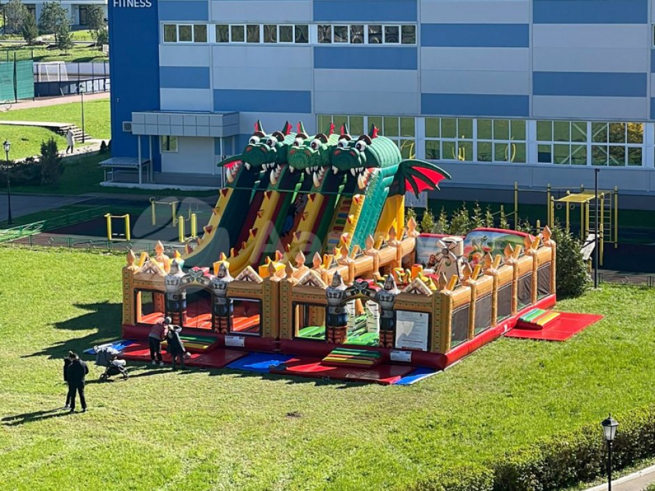 Большой надувной батутный комплекс Змей Горыныч
