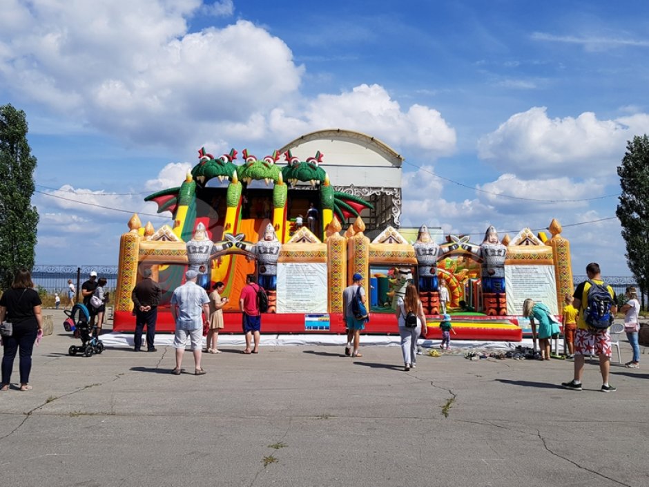 Надувной батут Большой Змей Горыныч — большой авторский батут-горка на 66 м²