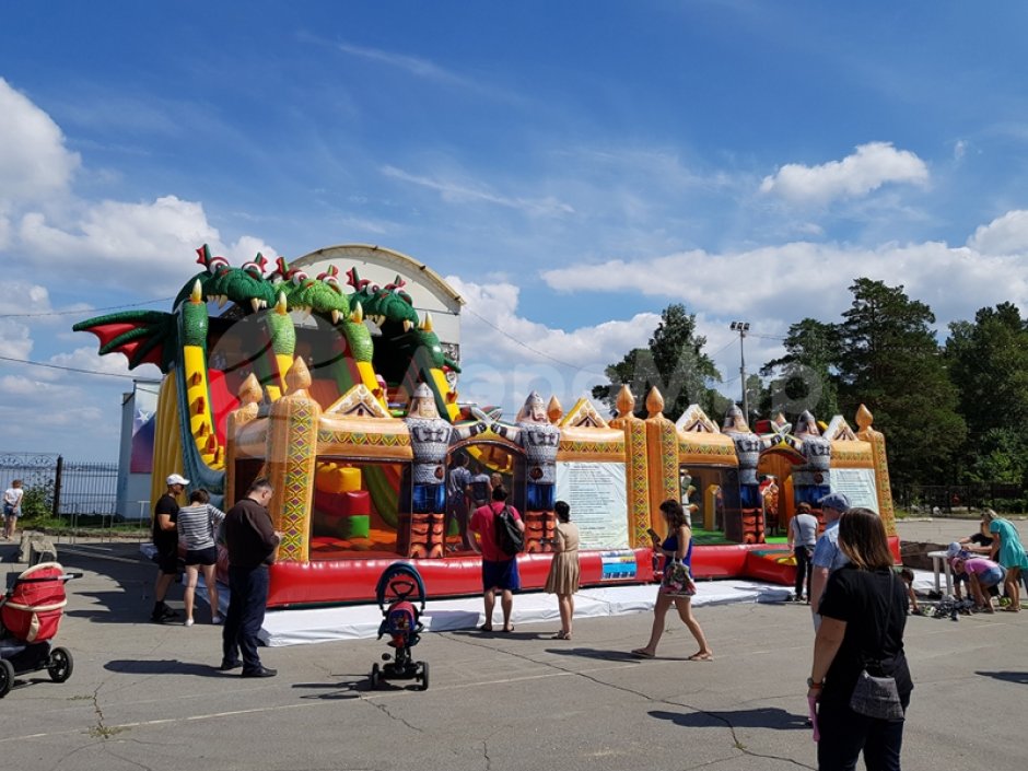 Большой надувной батутный комплекс Змей Горыныч