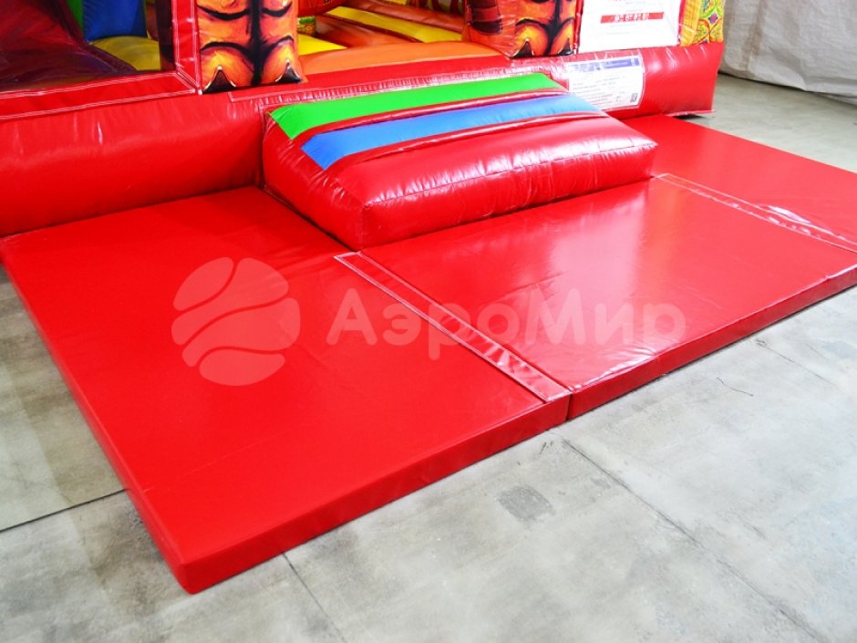 Ударопоглощающие покрытия и маты с наполнением из пенополиуретана для надувного батута для эксплуатации надувного батута