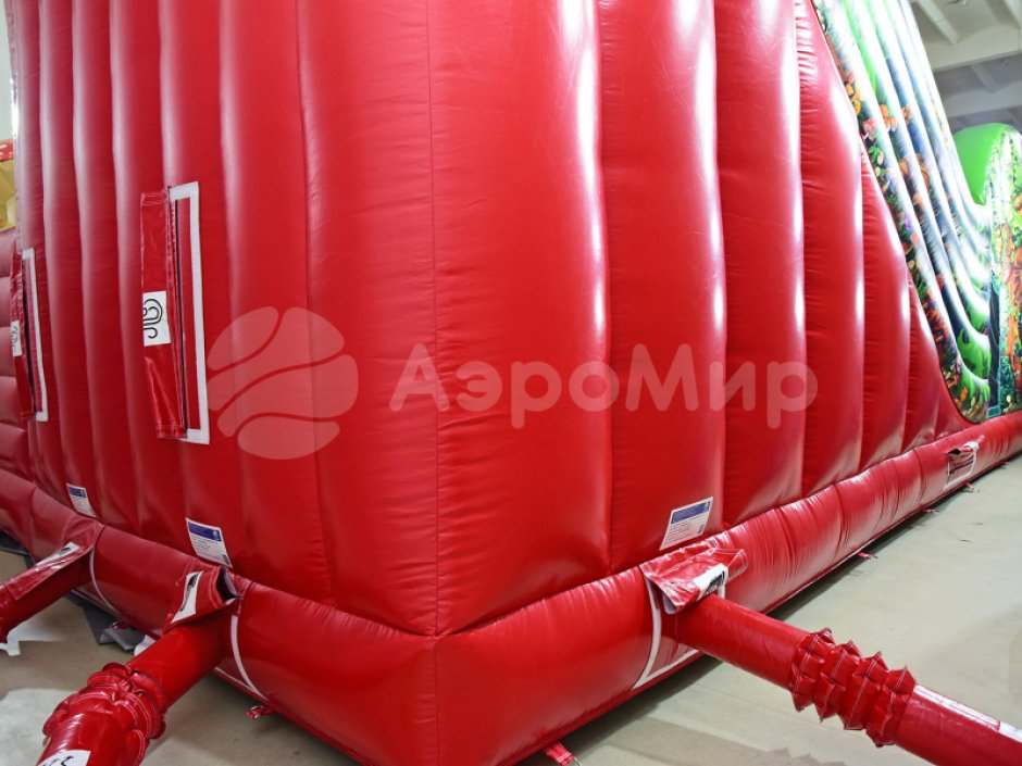 Надувной батут Изба Бабы Яги — большой батут с горкой общей площадью 99 м²