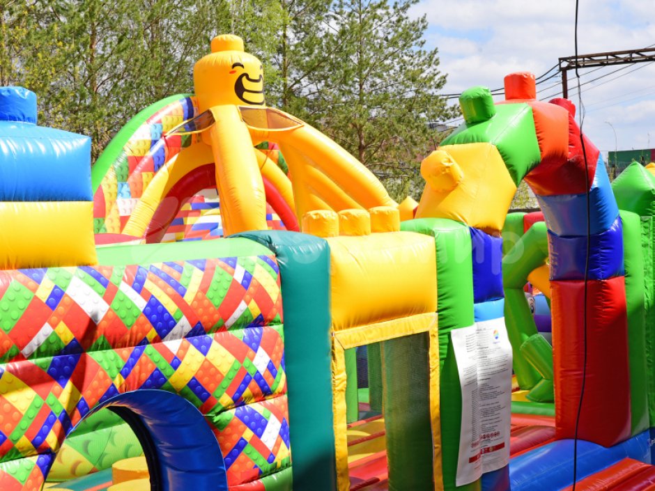 Большой надувной Батут легопарк— с горками и батутной ареной