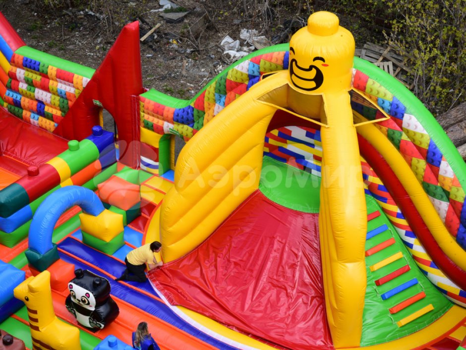 Большой надувной Батут легопарк— с горками и батутной ареной