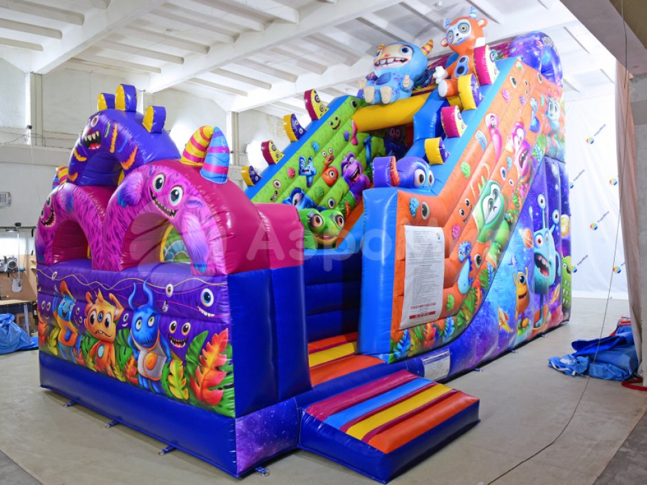 Большой надувной батут горка Монстрики — батут для бизнеса с горкой ↑3,5 м. на 39 м²
