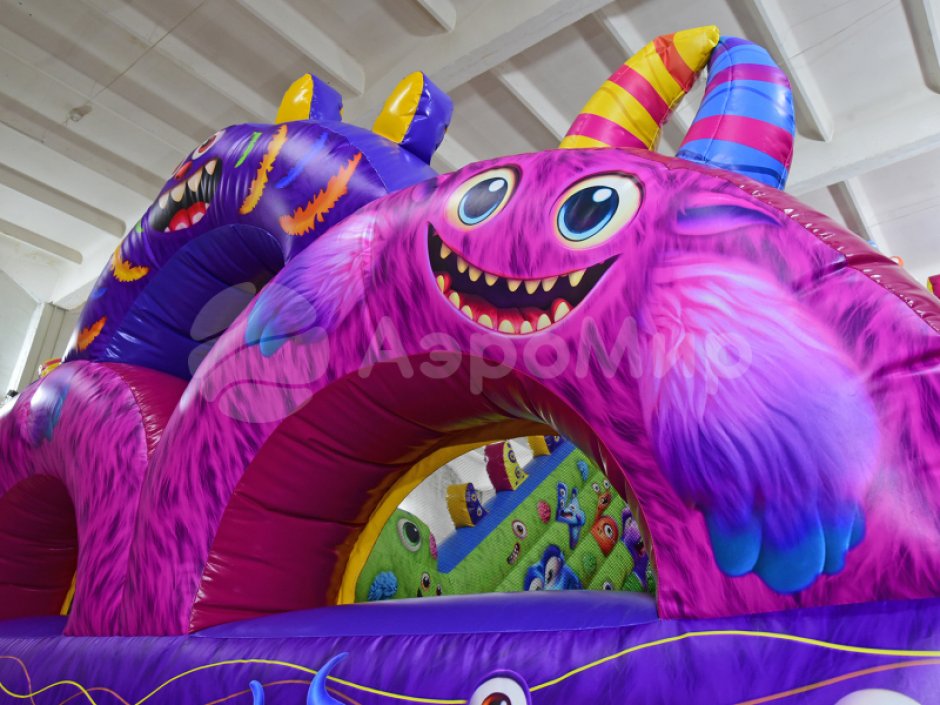 Большой надувной батут горка Монстрики — батут для бизнеса с горкой ↑3,5 м. на 39 м²