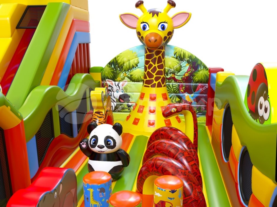 Надувной батутный комплекс Полянка — из двух частей общей площадью 90 м²