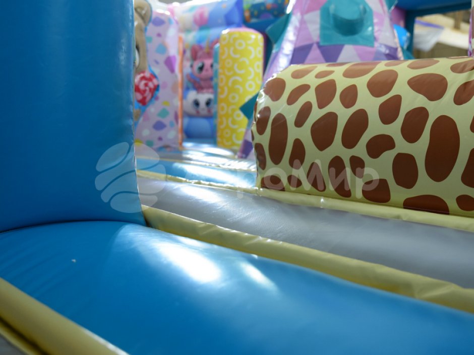 Надувной батут Путешествие — площадь около 75 м²