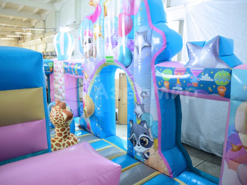 Надувной батут Путешествие — площадь около 75 м²