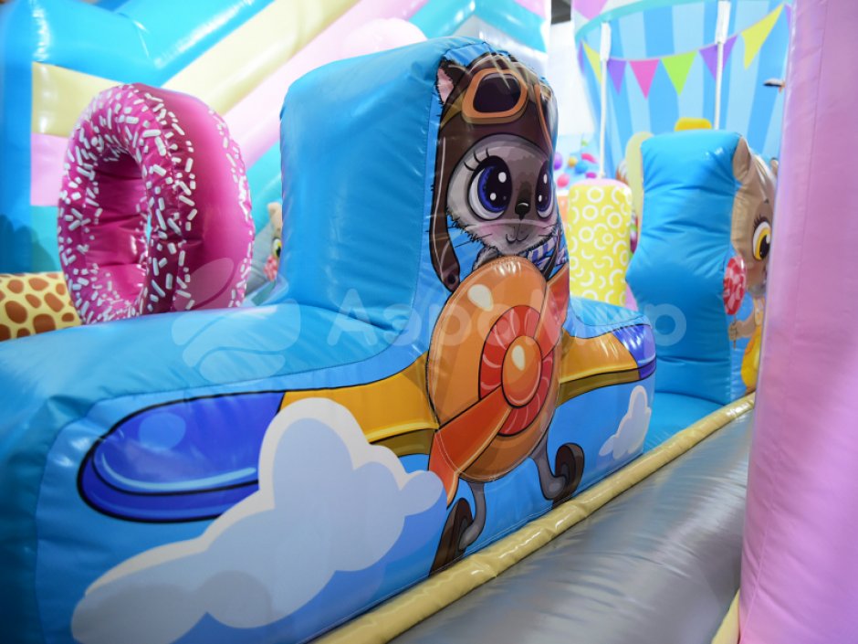 Надувной батут Путешествие — площадь около 75 м²