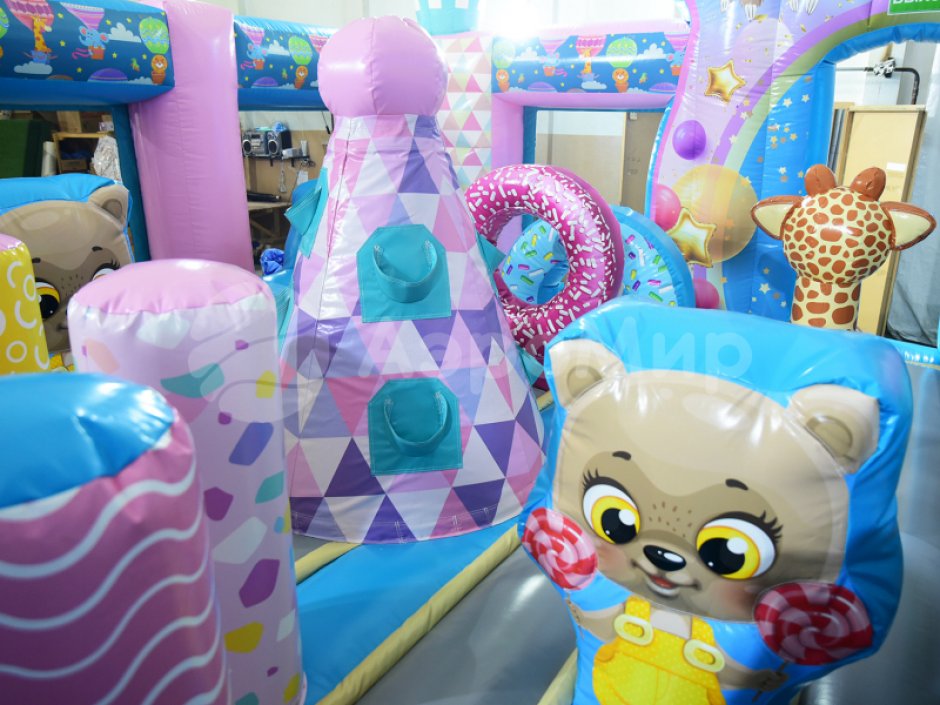 Надувной батут Путешествие — площадь около 75 м²