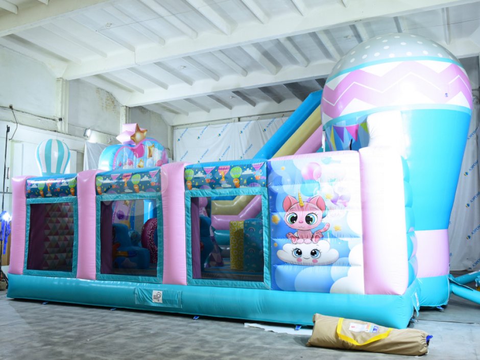 Надувной батут Путешествие — площадь около 75 м²