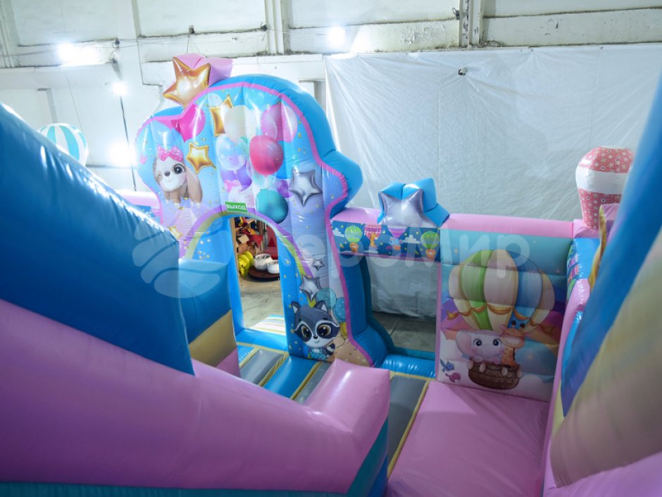 Надувной батут Путешествие — площадь около 75 м²