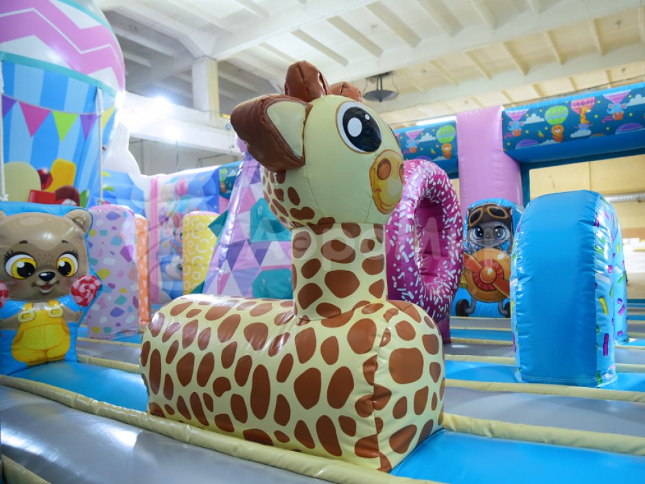 Надувной батут Путешествие — площадь около 75 м²