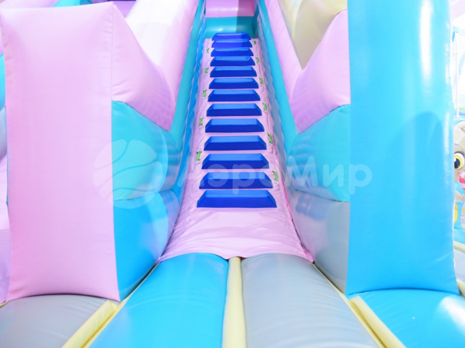 Надувной батут Путешествие — площадь около 75 м²