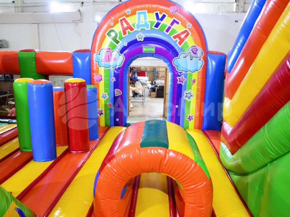 Надувной батут Радуга — большой батут с горкой общей площадью 85 м²