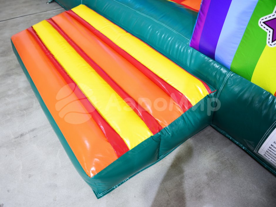Надувной батут Радуга — большой батут с горкой общей площадью 85 м²