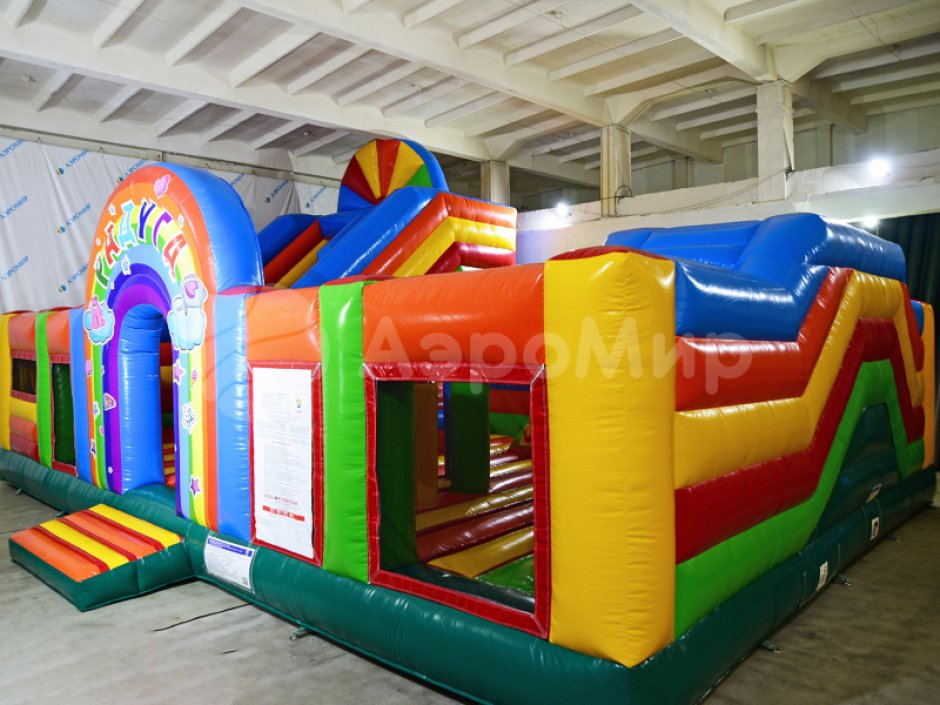 Надувной батут Радуга — большой батут с горкой общей площадью 85 м²