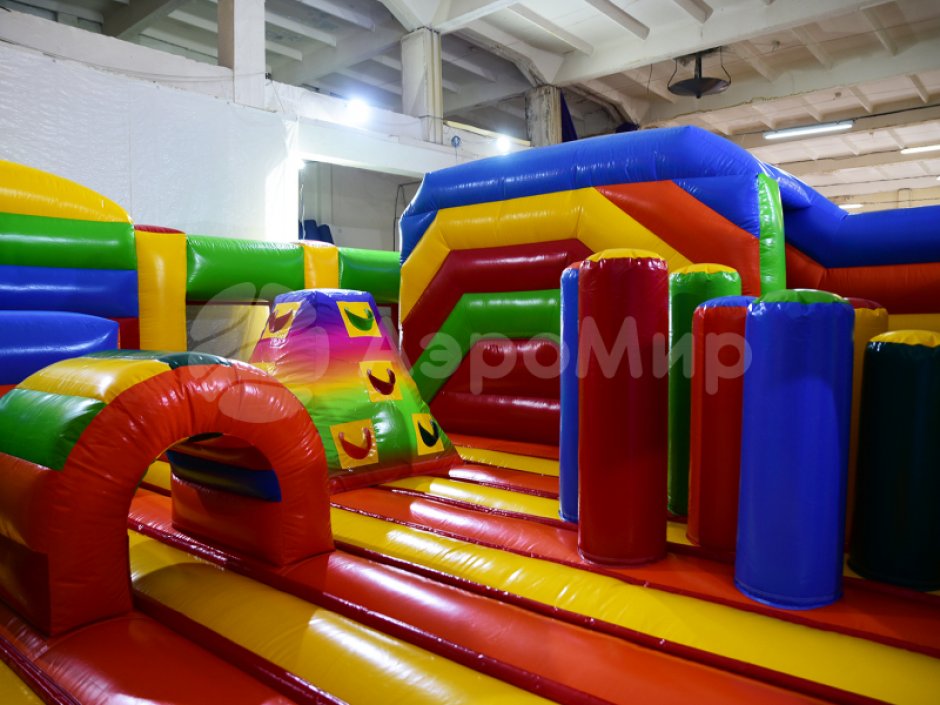 Надувной батут Радуга — большой батут с горкой общей площадью 85 м²
