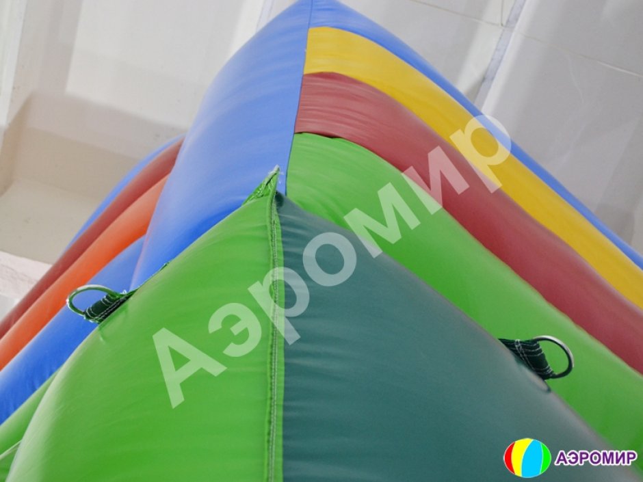 Надувной батут Радуга — большой батут с горкой общей площадью 85 м²