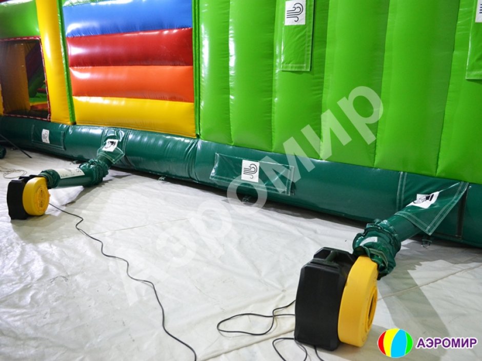 Надувной батут Радуга — большой батут с горкой общей площадью 85 м²